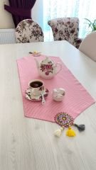 Pembe Beyaz Pöti Kare Desenli Motifli ve Püsküllü Runner